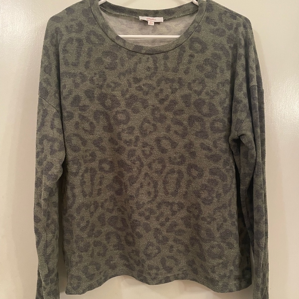 Long sleeve cheetah print top